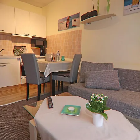 Beautiful In With Garden Apartment Proseken